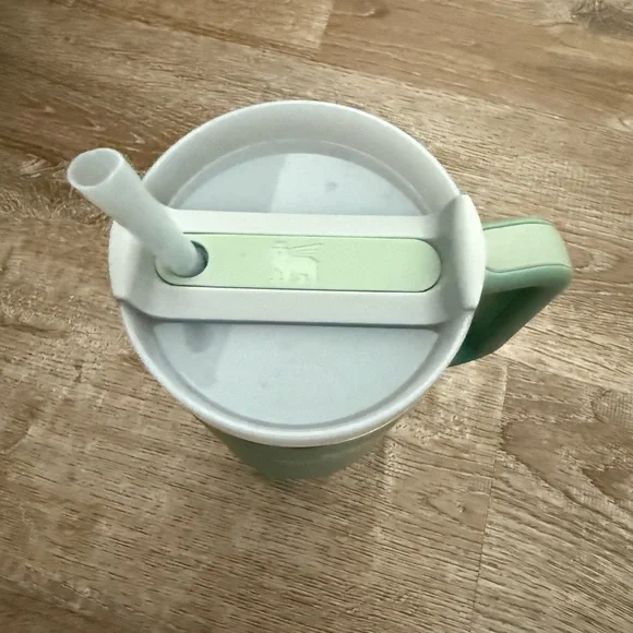 Stanley Mint Green Insulated Travel Tumbler with Handle - Picture 3 of 4